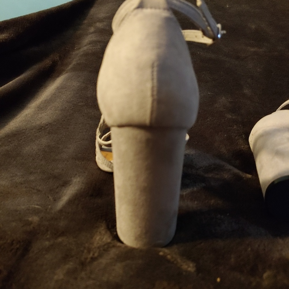 Heels - Picture 5 of 7